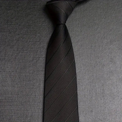 Cravate grise rayée homme – Accessoire élégant pour costume, mariage et affaires