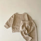 Ensemble Bébé Unisexe en Coton Beige – Tenue Confortable avec Sweat ‘Hey Cutie’ et Pantalon
