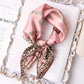 Foulard carré femme soie imprimé chaînes et léopard – Écharpe élégante et chic