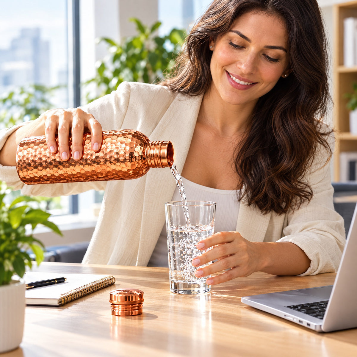 Gourde en Cuivre Pur – Bouteille d'Eau Réutilisable Inspirée de la Tradition