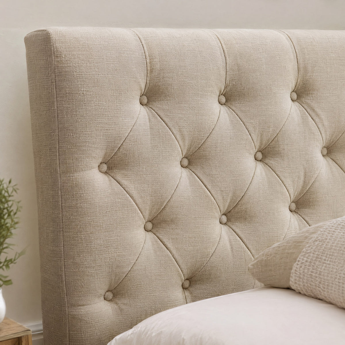 Lit Coffre Design avec Tête de Lit Capitonnée – Grand Rangement sous le Matelas