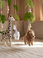 Mobile bébé en bois naturel et figurines en feutrine, 10 motifs au choix